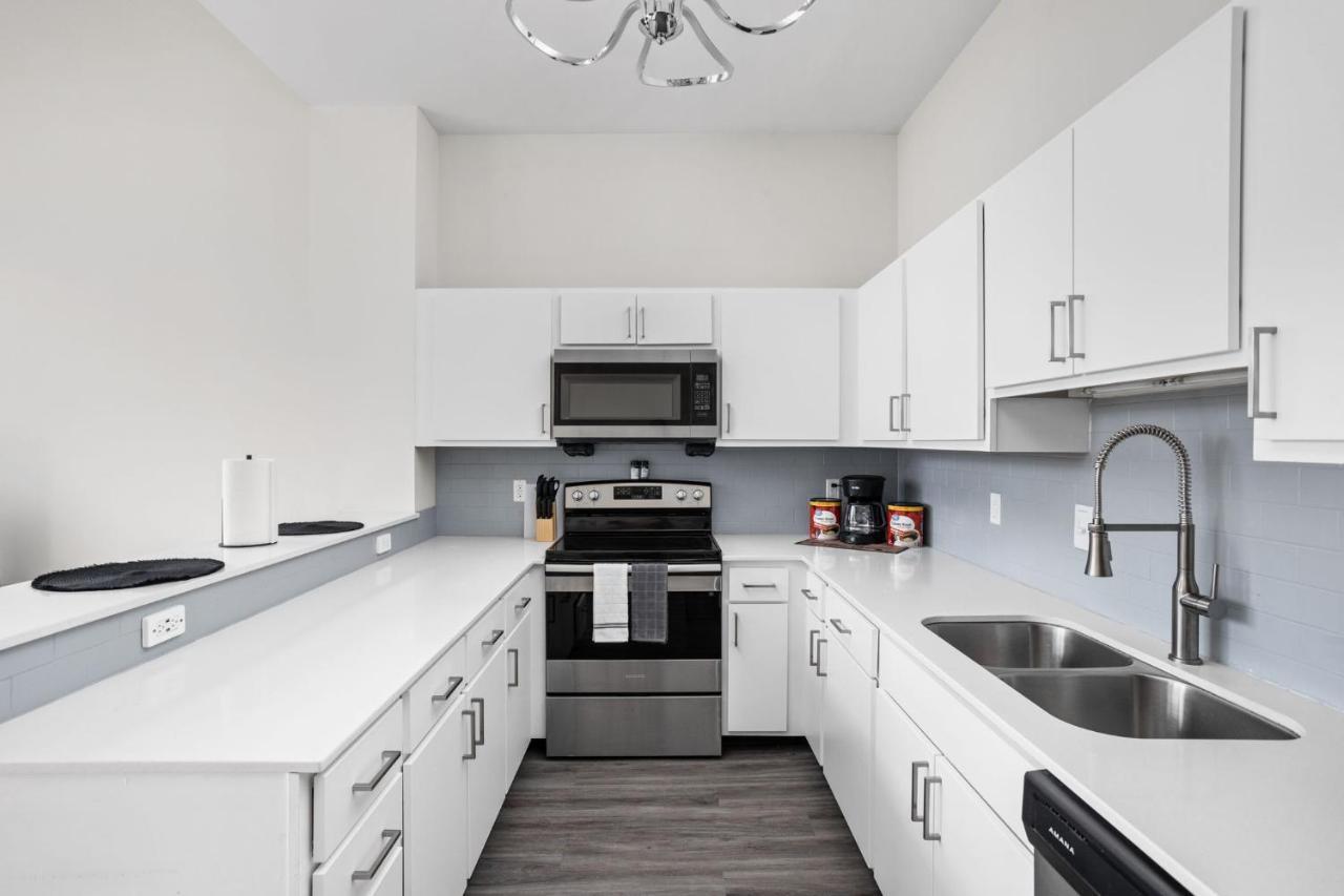 2Br 2Ba In The Block Apartment By Cozysuites Индианаполис Екстериор снимка